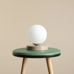 Aldex Ball bordlampe, grøn, Ø17 cm