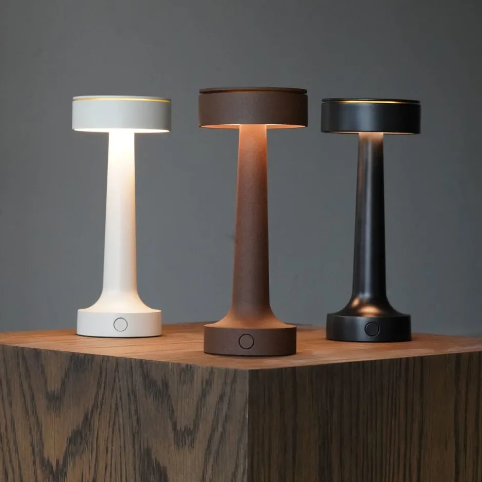 Antidark Buddy genopladelig bordlampe, brun