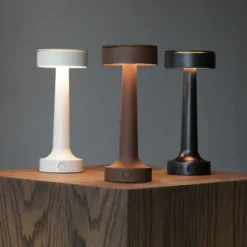 Antidark Buddy genopladelig bordlampe, sort