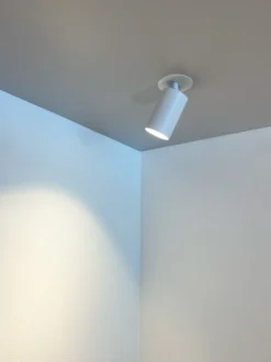 Antidark SpotOn spotlampe, hvid