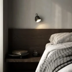 Dftp Angle væglampe med USB, sort