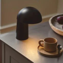 Dftp Faye genopladelig bordlampe, sort