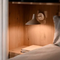 Dttp Darci væglampe, kort, sandfarvet