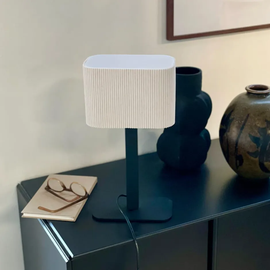 Dyberg Larsen Calix bordlampe