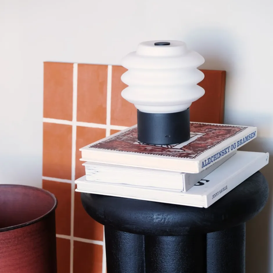 Dyberg Larsen Diva genopladelig bordlampe, sort