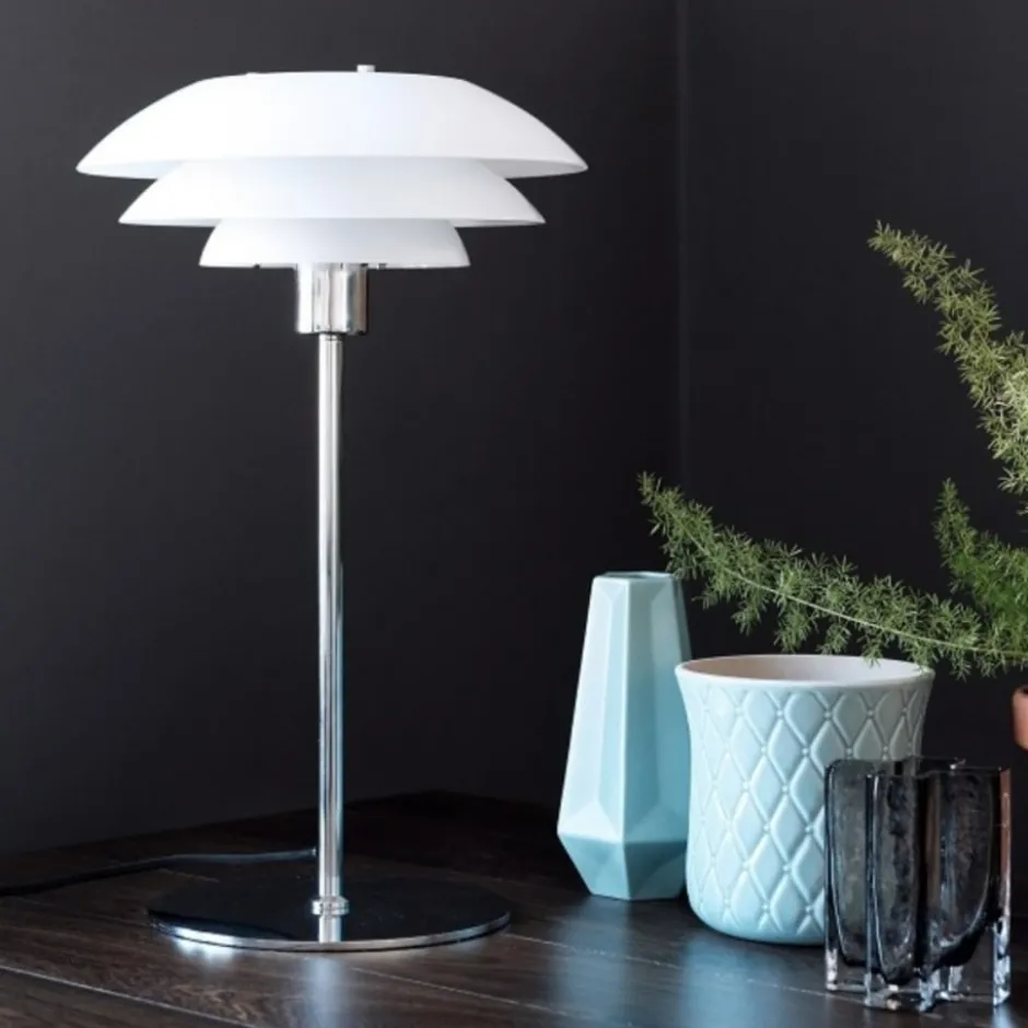Dyberg Larsen DL31 bordlampe, opal