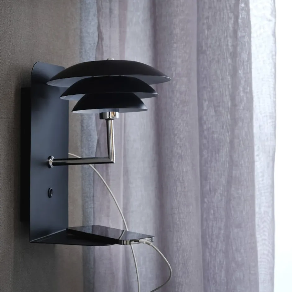 Dyberg Larsen DL20 væglampe med USB, sort