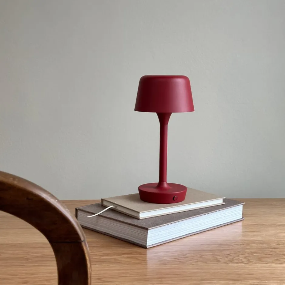 Dyberg Larsen Flow genopladelig bordlampe, rød