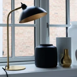 Dyberg Larsen Futura bordlampe