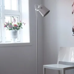 Dyberg Larsen Oslo gulvlampe, hvid