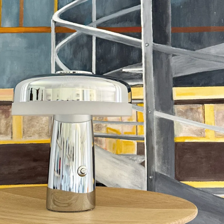 Dyberg Larsen Porter genopladelig bordlampe, krom