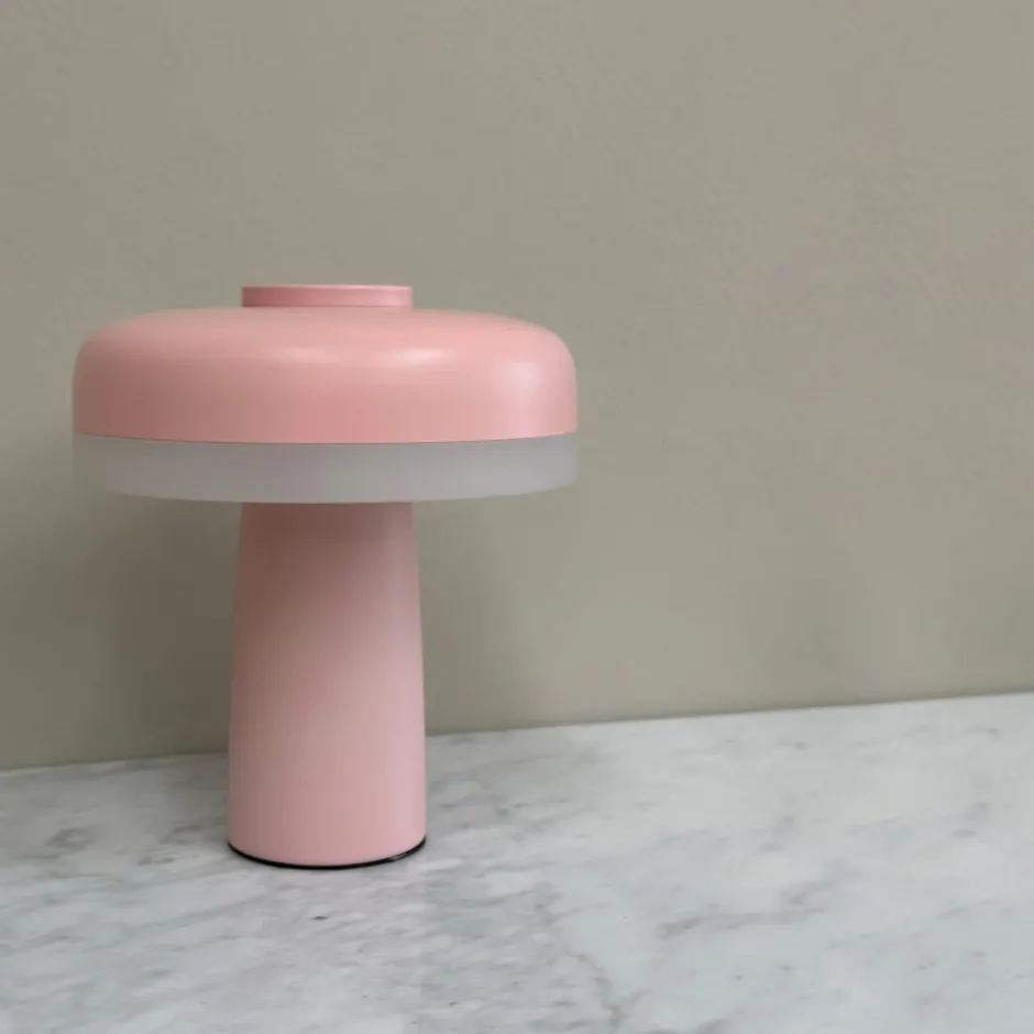 Dyberg Larsen Porter genopladelig bordlampe, lyserød