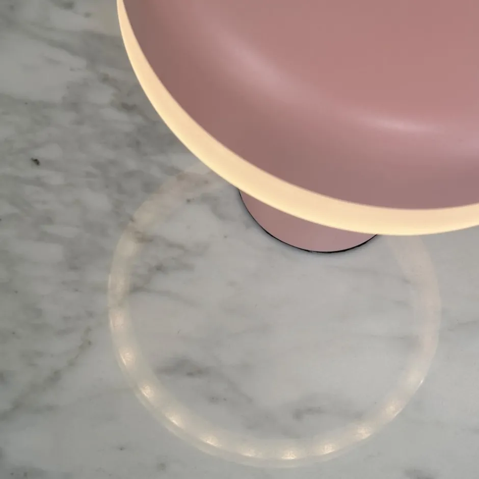 Dyberg Larsen Porter genopladelig bordlampe, lyserød