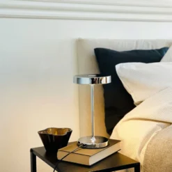 Dyberg Larsen Starlight bordlampe, krom