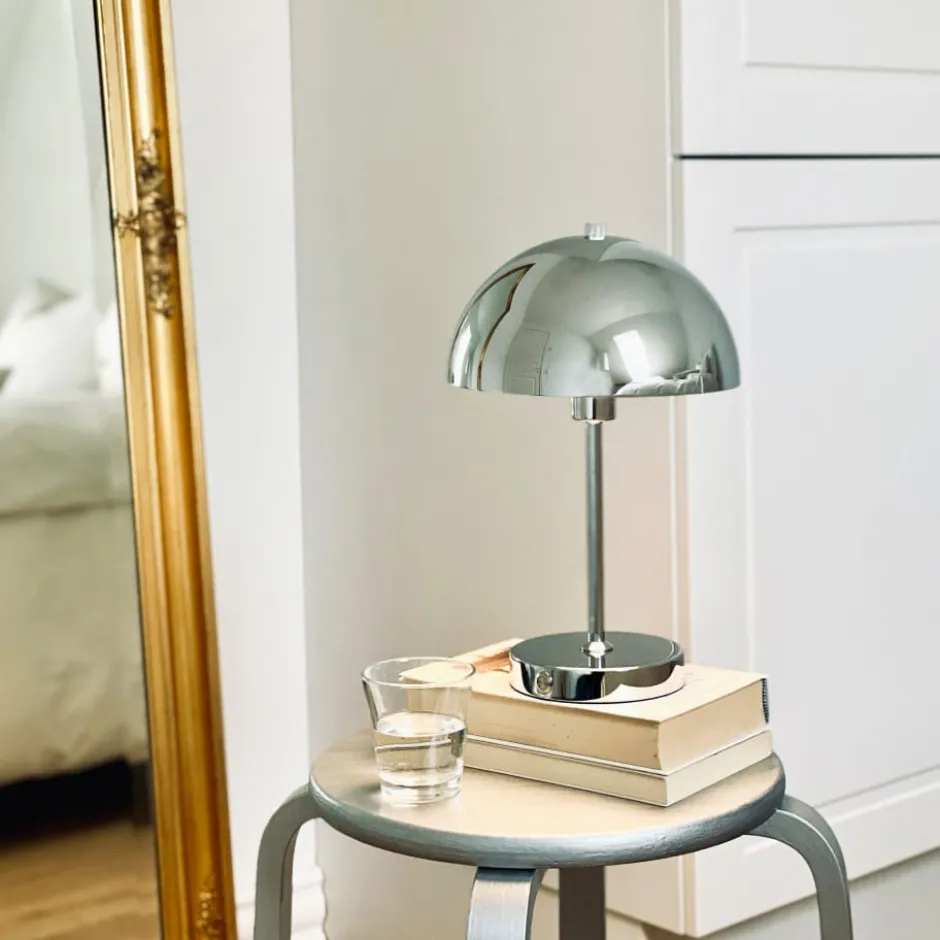 Dyberg Larsen Stockholm genopladelig bordlampe, krom