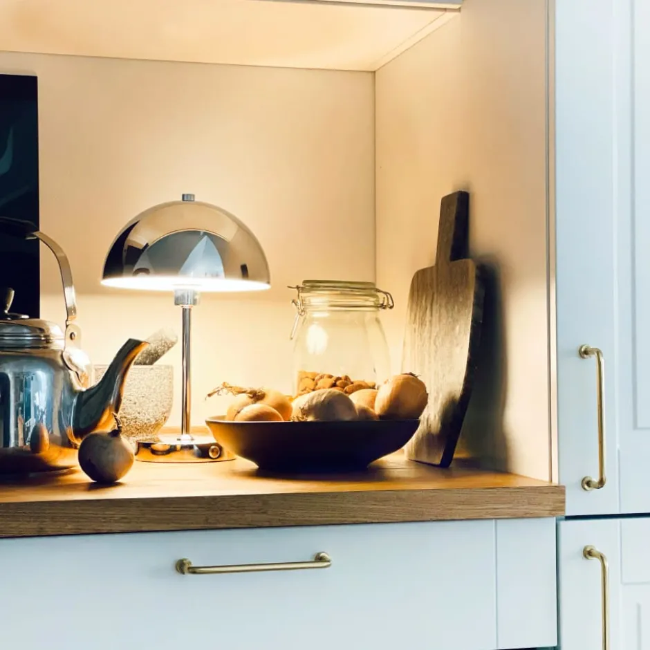Dyberg Larsen Stockholm genopladelig bordlampe, krom