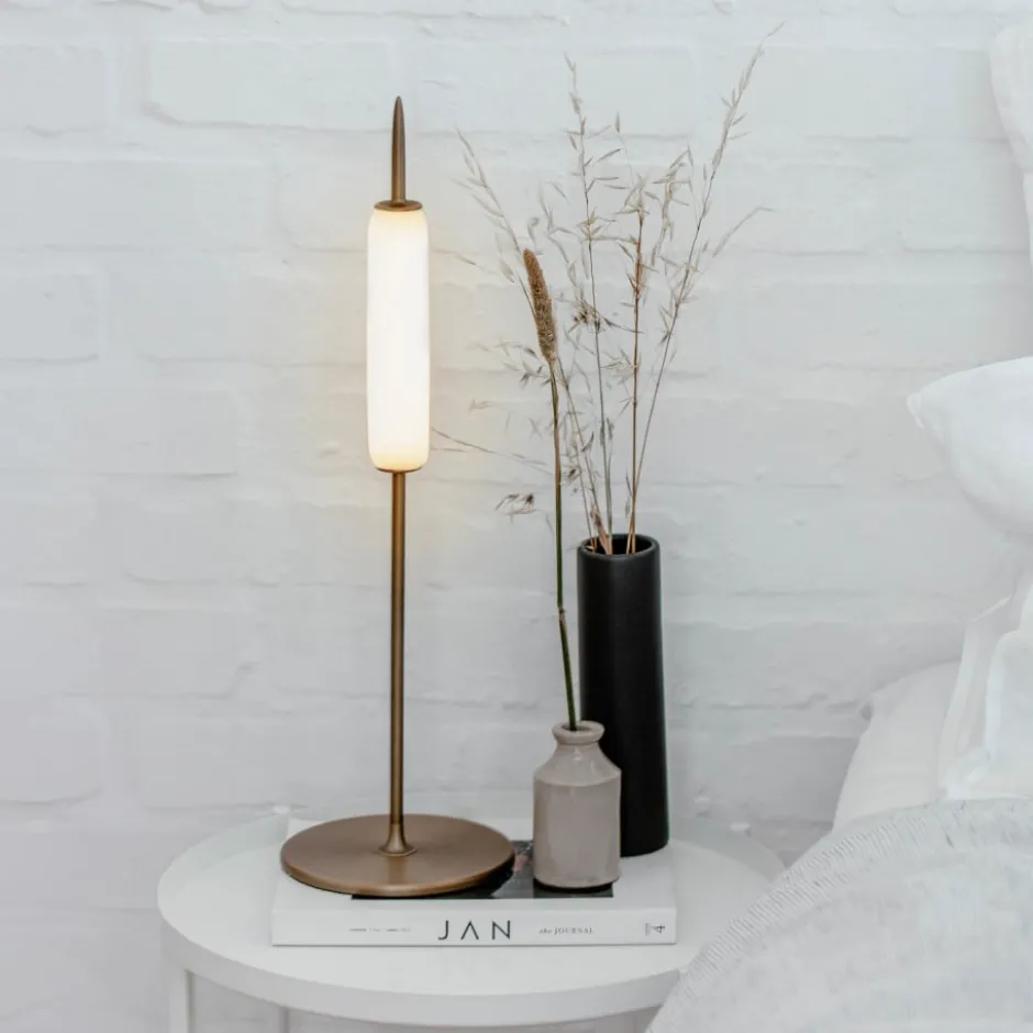 Ekta Living Dunhammer bordlampe, mørk messing