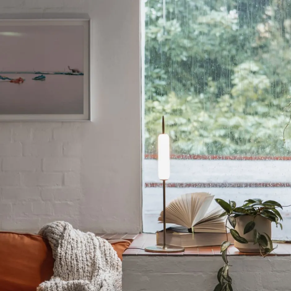 Ekta Living Dunhammer bordlampe, mørk messing