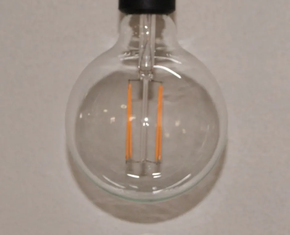Halo Design Colors Extra De Luxe E27 globepære, 1800K, 2W, Ø8 cm