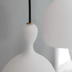 Halo Design Dueodde pendel, opal/glas, Ø24 cm