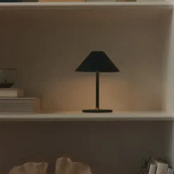 Halo Design Hygge genopladelig bordlampe, H20 cm, mørkegrøn