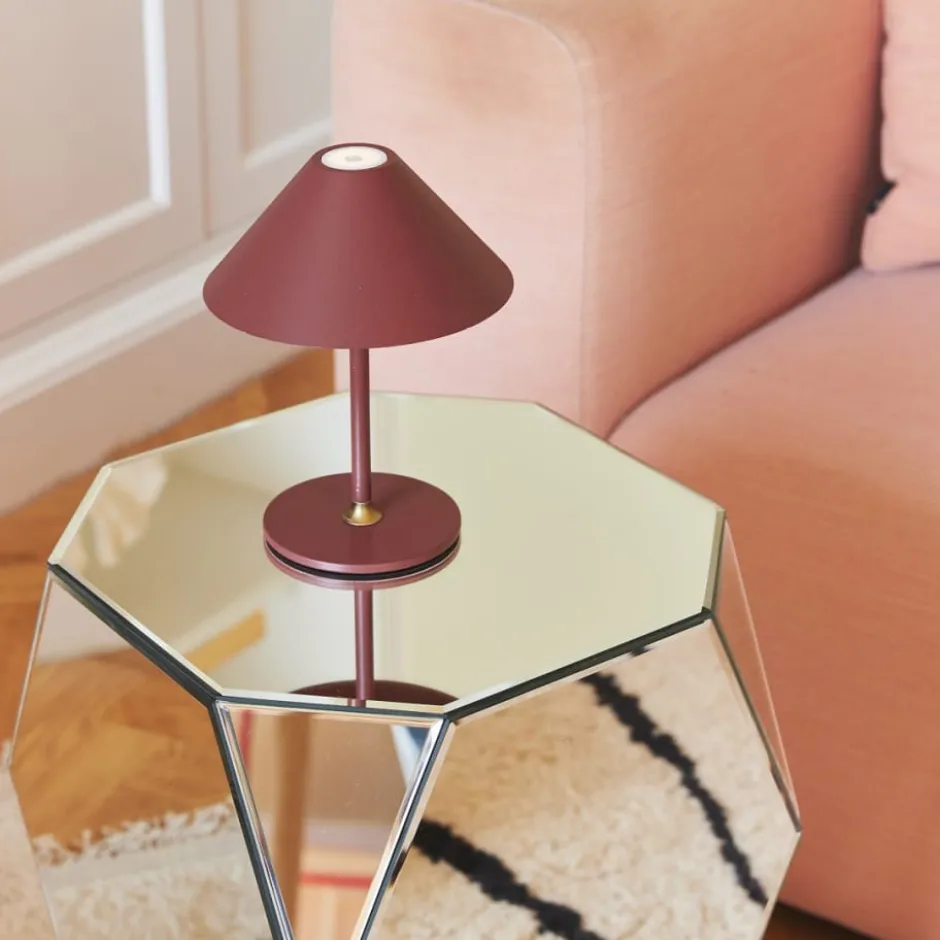 Halo Design Hygge genopladelig bordlampe, H20 cm, mørkerød
