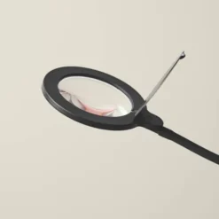 Halo Design Magni gulvlampe med forstørrelsesglas