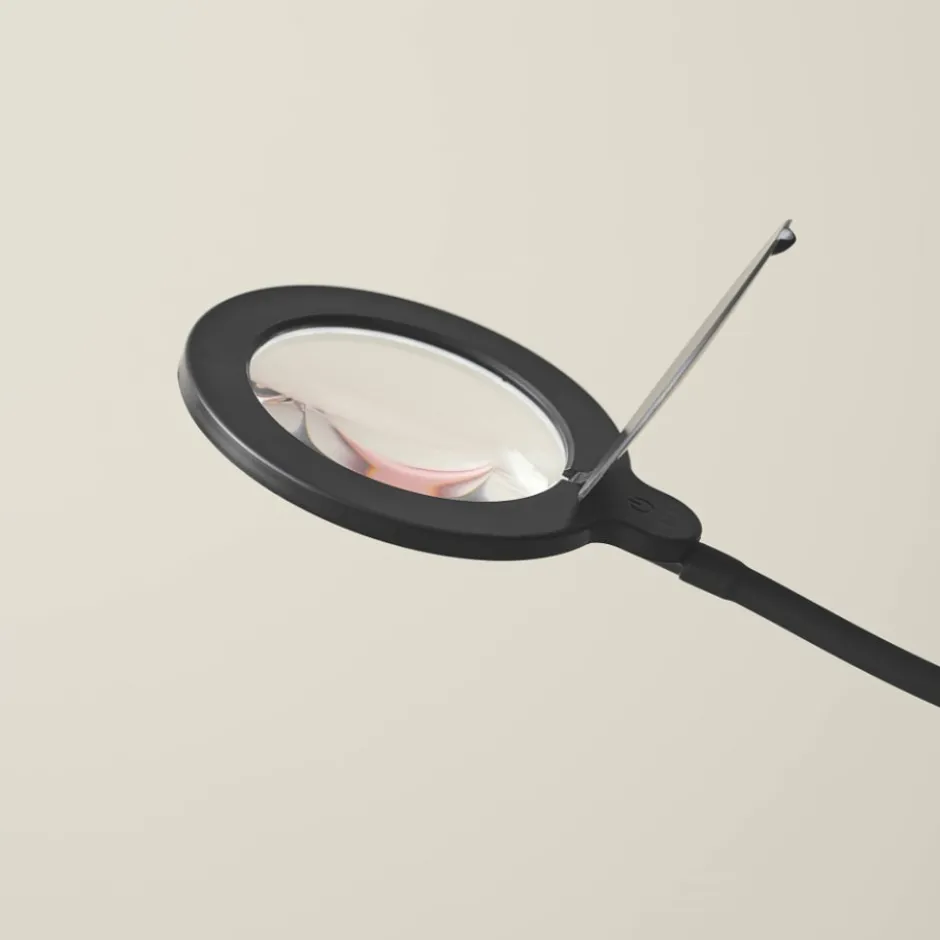Halo Design Magni gulvlampe med forstørrelsesglas