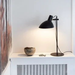 Halo Design Metropole bordlampe, sort