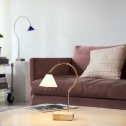 Halo Design Question genopladelig bordlampe, kobber/messing