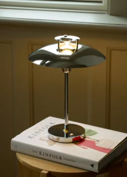 Halo Design Stepp 1-2-3 genopladelig bordlampe, krom