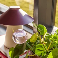Hübsch Chipper bordlampe, beige/rød