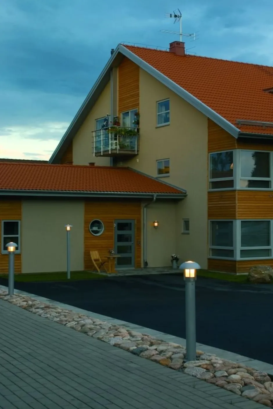 Konstsmide Heimdal udendørs væglampe, grå