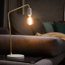 Ledvance Ultra Efficient E27 standardpære, 3000K, 5W
