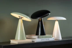 Leitmotiv Phoebe genopladelig bordlampe, hvid
