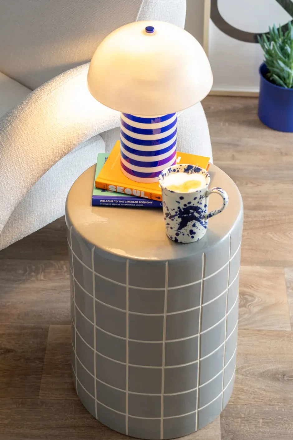 Leitmotiv Rayado Retro bordlampe, stribet blå