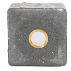 Light By Juhl betonflise med Cosmos messing spot, 10x10x6 cm, antracit