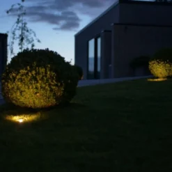 Light By Juhl betonflise med Cosmos messing spot, 10x10x6 cm, antracit