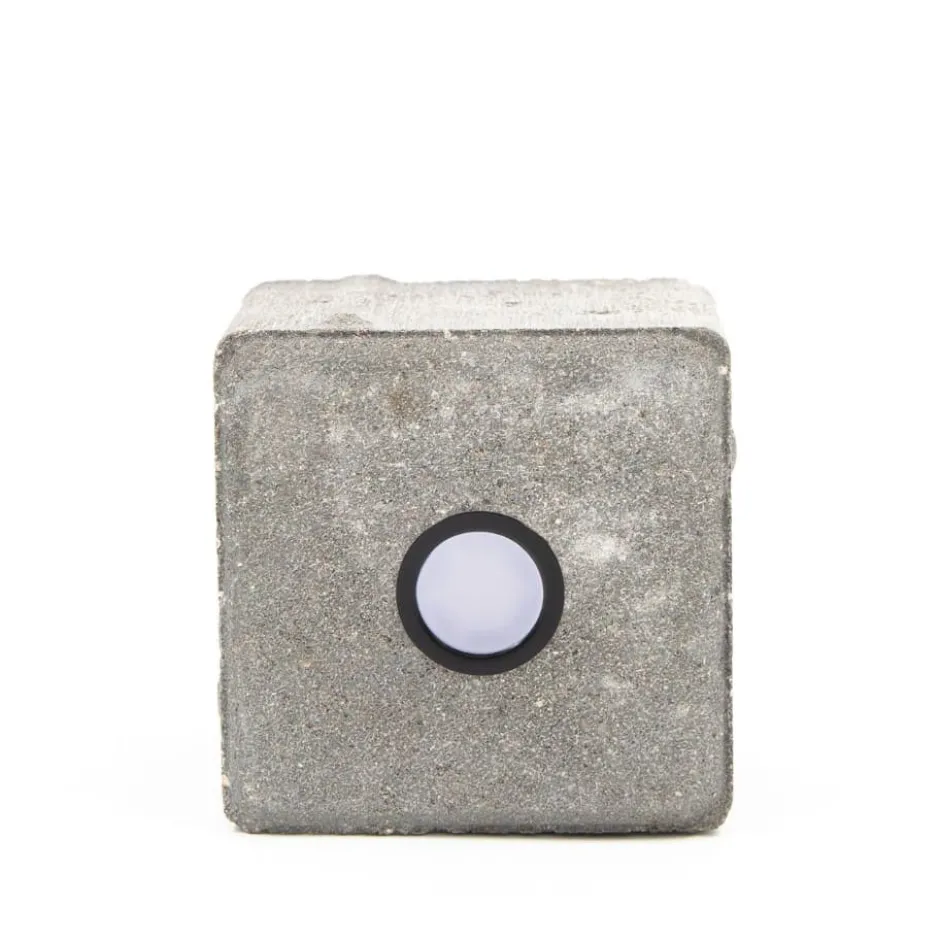 Light By Juhl betonflise med Cosmos sort spot, 10x10x6 cm, grå
