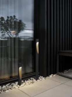 Louis Poulsen Flindt Garden havelampe, 3000K, base, sort, høj
