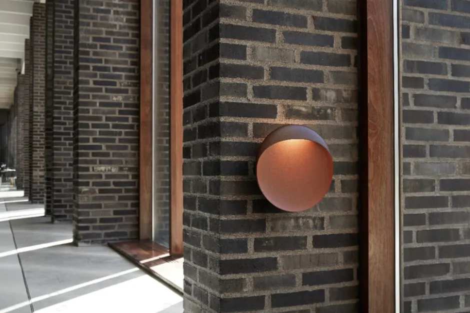Louis Poulsen Flindt udendørs væglampe, 2700K, corten, Ø30 cm