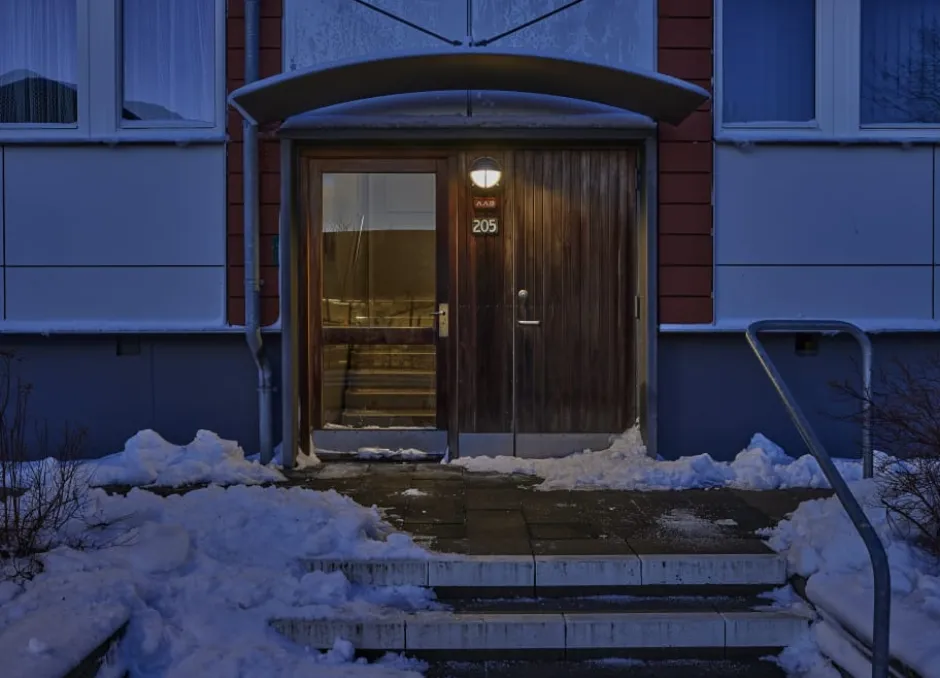 Louis Poulsen skotlampe, 4000K, halvskærmet, opal grå