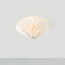 Markslöjd Plisado loftlampe, hvid, Ø50 cm
