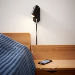 Nielsen Light Ego væglampe med USB, sort