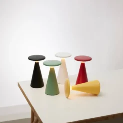 Nielsen Light Nyhavn genopladelig bordlampe, sort