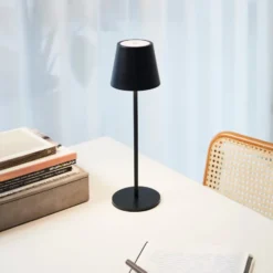 Nielsen Light One genopladelig bordlampe, sort