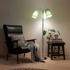Nielsen Light Salsa gulvlampe, krom med grøn nuancer skærme