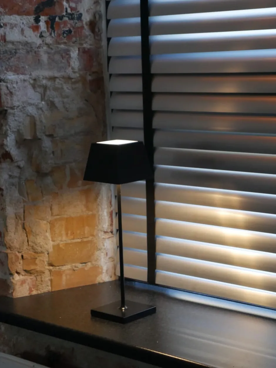 Nordtronic Conexos genopladelig bordlampe, sort