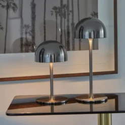 Sirius Tim genopladelig bordlampe, krom, 22 cm