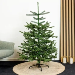 8 stk Nordic Winter Danish Collection kunstigt juletræ, 150 x 118 cm
